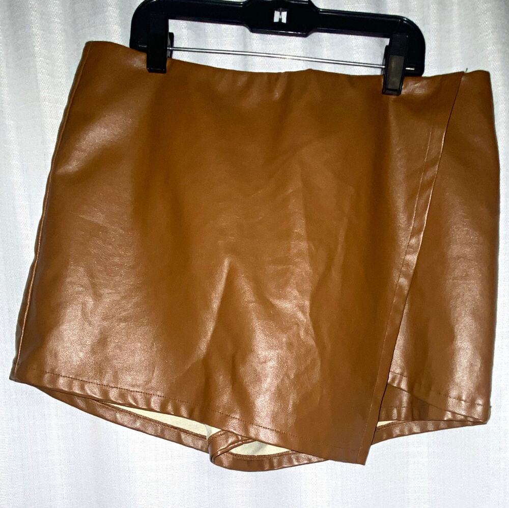 SHE + SKY Women’s Faux Leather Skorts Brown Solid High Rise Zip Flat Front L